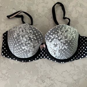 NWOT. Victoria’s Secret bra. 34D. Worn once.